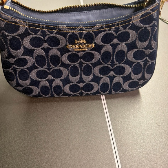 Blue Coach Teri Shoulder Bag In Signature Denim - Picture 3 of 7